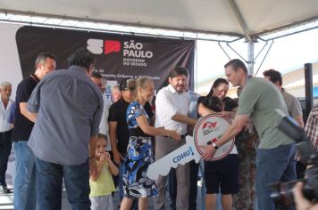 Foto - Inauguração do Empreendimento Cajati D- 65 casas e entrega de 280 títulos de Regularização Fundiária