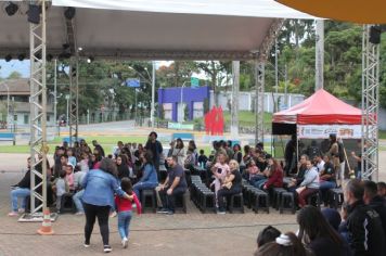 Foto - Espetáculo Caixola Brincante apresentado pelo Teatro a Bordo