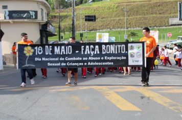 Foto - CAMINHADA FAÇA BONITO EM ALUSÃO AO 18 DE MAIO - DIA NACIONAL DE COMBATE AO ABUSO E À EXPLORAÇÃO SEXUAL