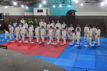 Foto - ESPORTE SANO CAJATI PROMOVE GRADUAÇÃO COM  TROCA DE FAIXAS E DOAÇÃO DE KIMONOS PARA ATLETAS INICIANTES