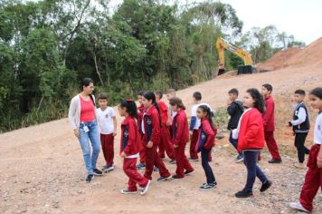 Foto - Alunos da Escola Municipal Francisco José de Lima Jr visitam o aterro sanitário do Município