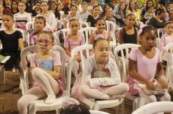 Foto - Cajati comemora o Dia Internacional da Dança apresentando um espetáculo na Praça da Bíblia