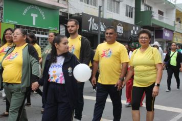 Foto - 1ª Caminhada pela Inclusão Cordão de Girassol 