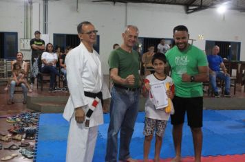 Foto - ESPORTE SANO CAJATI PROMOVE GRADUAÇÃO COM  TROCA DE FAIXAS E DOAÇÃO DE KIMONOS PARA ATLETAS INICIANTES