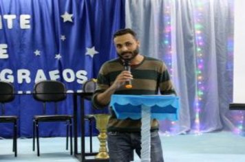 Foto - Noite de Autógrafos com Alunos Escritores