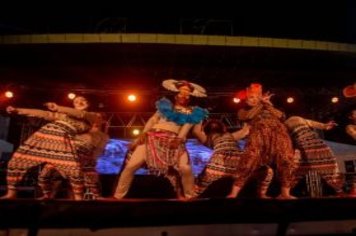 Foto - Espetáculo Rei Leão e banda Projeto X