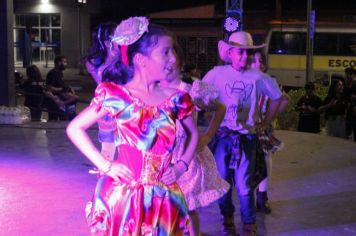 Foto - 4º MOVIMENTO CULTURA NA PRAÇA FOI UM ESPETÁCULO DE TALENTOS DO MUNICÍPIO