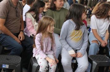 Foto - Espetáculo Caixola Brincante apresentado pelo Teatro a Bordo