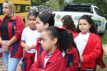 Foto - Alunos da Escola Municipal Francisco José de Lima Jr visitam o aterro sanitário do Município