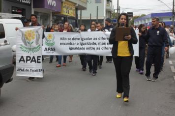 Foto - 1ª Caminhada pela Inclusão Cordão de Girassol 