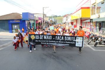 Foto - CAMINHADA FAÇA BONITO EM ALUSÃO AO 18 DE MAIO - DIA NACIONAL DE COMBATE AO ABUSO E À EXPLORAÇÃO SEXUAL