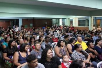 Foto - Noite de Autógrafos com Alunos Escritores