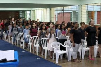 Foto - Noite de Autógrafos com Alunos Escritores
