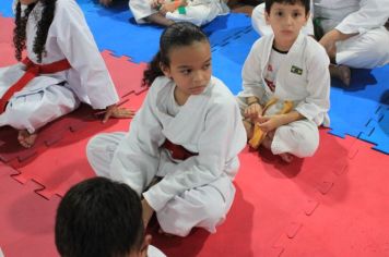 Foto - ESPORTE SANO CAJATI PROMOVE GRADUAÇÃO COM  TROCA DE FAIXAS E DOAÇÃO DE KIMONOS PARA ATLETAS INICIANTES