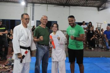 Foto - ESPORTE SANO CAJATI PROMOVE GRADUAÇÃO COM  TROCA DE FAIXAS E DOAÇÃO DE KIMONOS PARA ATLETAS INICIANTES