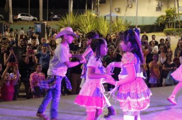 Foto - 4º MOVIMENTO CULTURA NA PRAÇA FOI UM ESPETÁCULO DE TALENTOS DO MUNICÍPIO