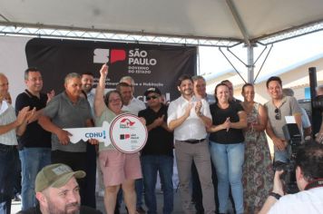 Foto - Inauguração do Empreendimento Cajati D- 65 casas e entrega de 280 títulos de Regularização Fundiária