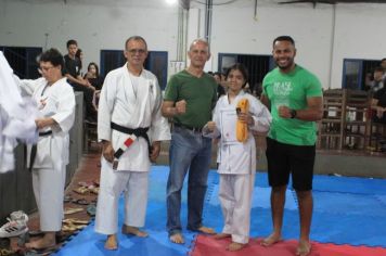 Foto - ESPORTE SANO CAJATI PROMOVE GRADUAÇÃO COM  TROCA DE FAIXAS E DOAÇÃO DE KIMONOS PARA ATLETAS INICIANTES