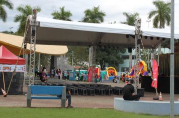 Foto - Espetáculo Caixola Brincante apresentado pelo Teatro a Bordo