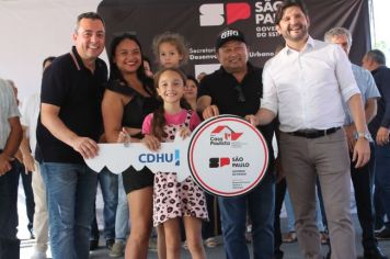 Foto - Inauguração do Empreendimento Cajati D- 65 casas e entrega de 280 títulos de Regularização Fundiária