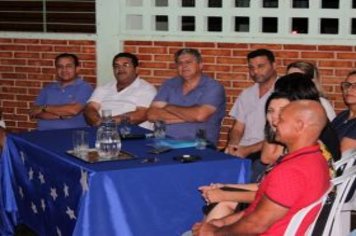 Foto - Noite de Autógrafos com Alunos Escritores