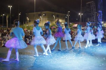 Foto - Cajati comemora o Dia Internacional da Dança apresentando um espetáculo na Praça da Bíblia