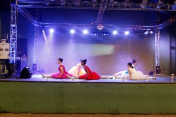 Foto - Cajati comemora o Dia Internacional da Dança apresentando um espetáculo na Praça da Bíblia