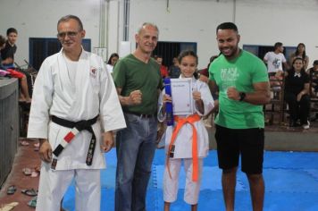 Foto - ESPORTE SANO CAJATI PROMOVE GRADUAÇÃO COM  TROCA DE FAIXAS E DOAÇÃO DE KIMONOS PARA ATLETAS INICIANTES