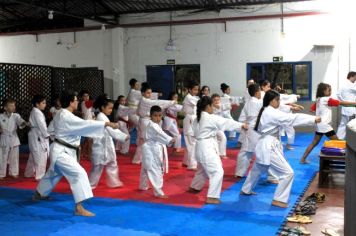 Foto - ESPORTE SANO CAJATI PROMOVE GRADUAÇÃO COM  TROCA DE FAIXAS E DOAÇÃO DE KIMONOS PARA ATLETAS INICIANTES