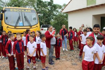 Foto - Alunos da Escola Municipal Francisco José de Lima Jr visitam o aterro sanitário do Município