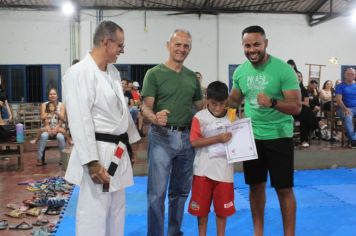 Foto - ESPORTE SANO CAJATI PROMOVE GRADUAÇÃO COM  TROCA DE FAIXAS E DOAÇÃO DE KIMONOS PARA ATLETAS INICIANTES