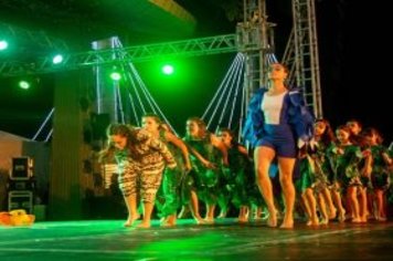 Foto - Espetáculo Rei Leão e banda Projeto X