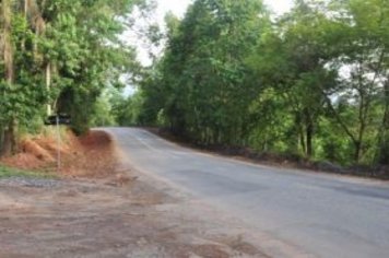 Prefeitura inicia obras de melhoria na estrada Takashi Fukuda