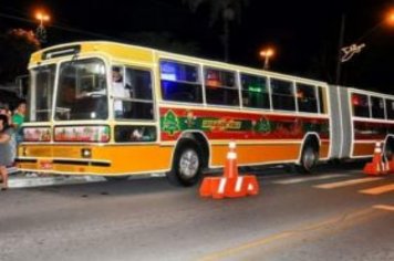 Passeio de ônibus pelos pontos iluminados em Cajati