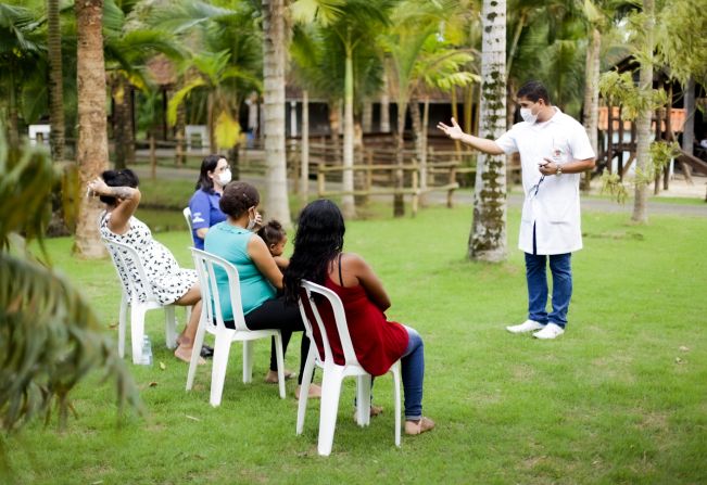 Programa Criança Feliz realiza palestra sobre maternidade em Cajati