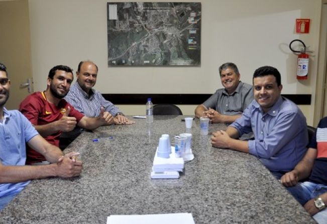 Cajati recebe deputado estadual Ricardo Madalena