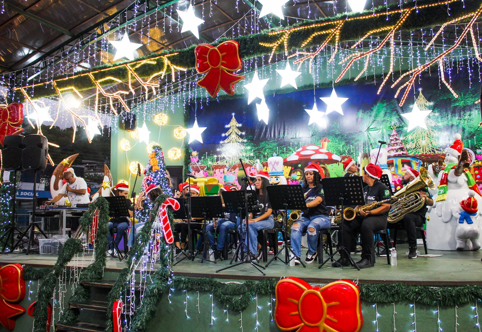 A BAMUC - Banda Municipal de Cajati realizou a sua apresentação na noite desta quinta-feira, 22 de dezembro na Praça da Bíblia.