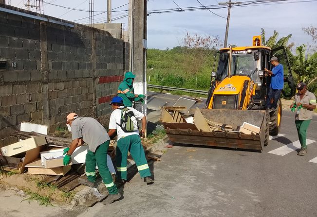 Mutirão da limpeza contra a dengue faz alerta após ação em bairros de Cajati