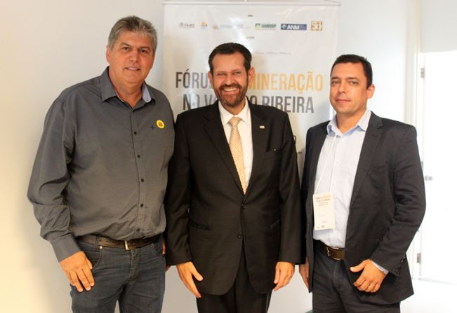 Prefeito de Cajati participa do Fórum de Mineração em Registro