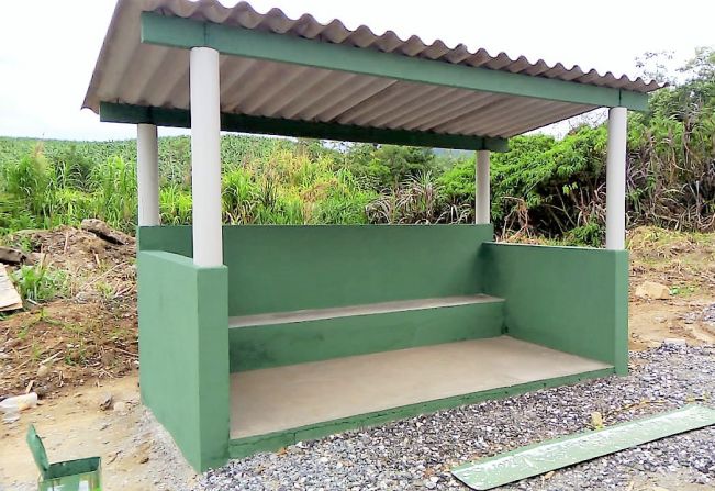 Ponto de ônibus na Vila Camargo é reformado