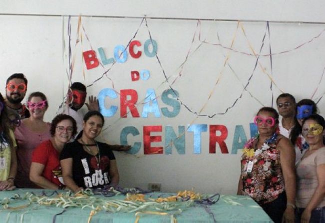 Jovens e idosos celebraram juntos o carnaval no CRAS Central