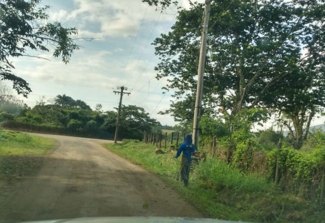 Prefeitura de Cajati realiza roçada nas estradas do município