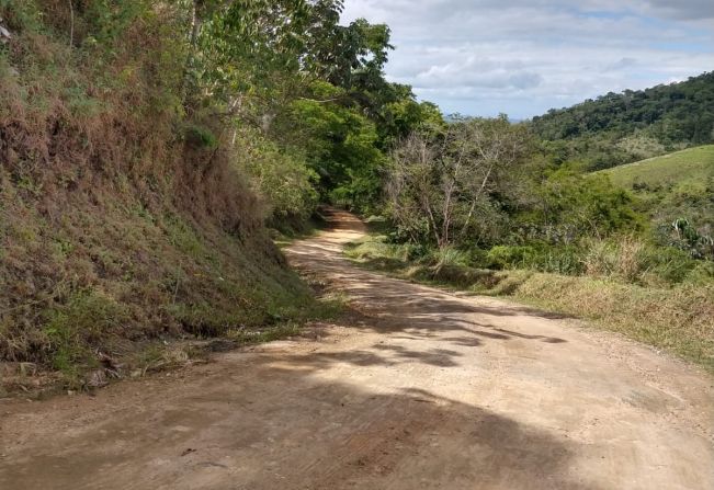 Prefeitura de Cajati realiza roçadas na Estrada Timbuva